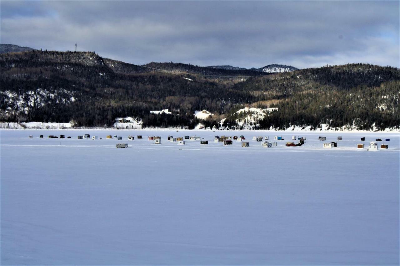 Apartmán Panoramique Du Fjord LʼAnse-Saint-Jean Exteriér fotografie